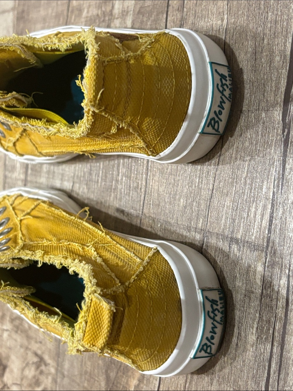 Blowfish Malibu Sneakers Slip-On Canvas in Mustard Yellow Size 7 - Picture 5 of 10